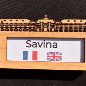 Badge avec encoche latérale